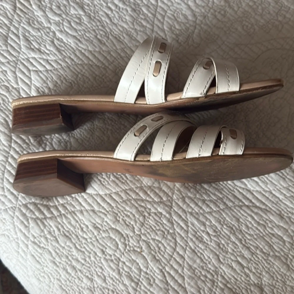 Coach Ariana slip on sandals Size 10